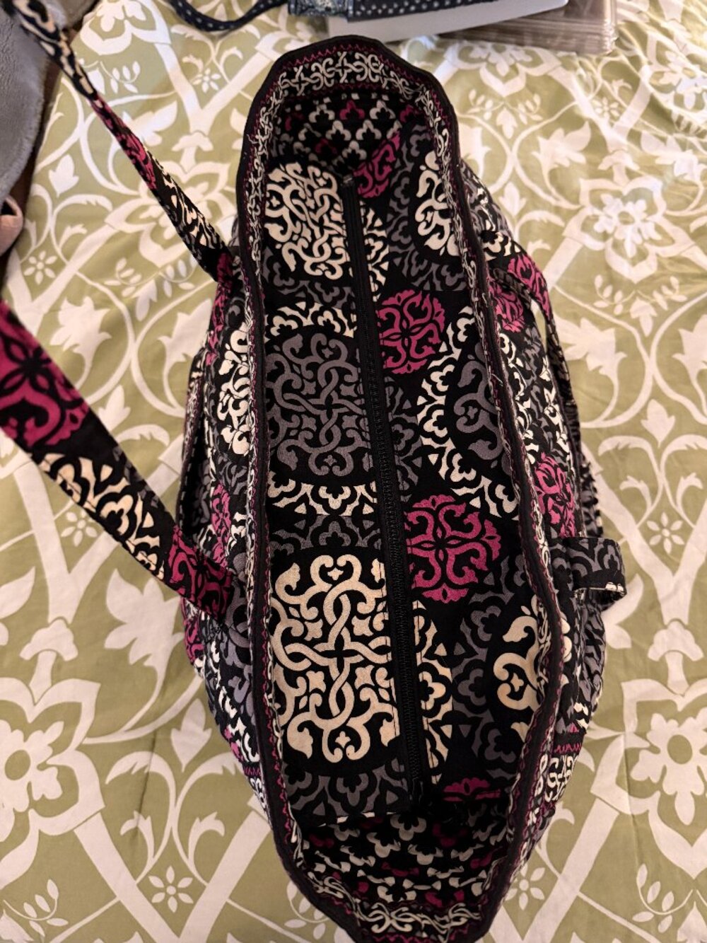 LIKE NEW Carried Away Vera Bradley Tote